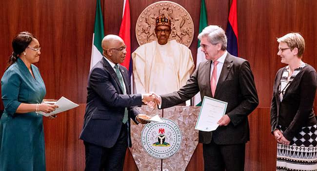Read more about the article SIEMENS’ TOP GUNS’ VISIT SHOWS BUHARI’S 25,000 POWER PROJECT ON TRACK-BMO