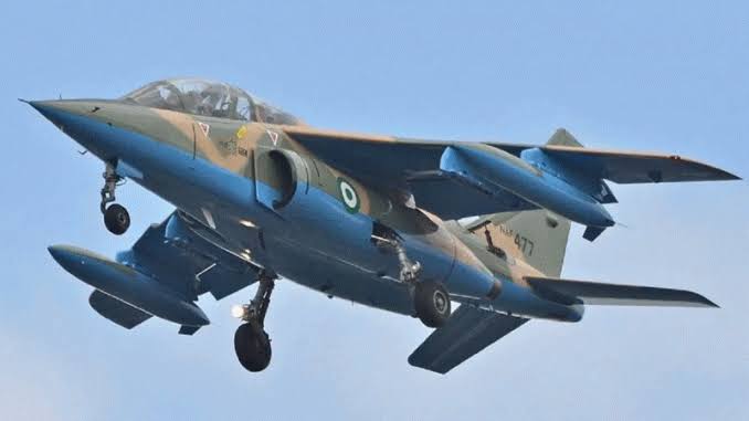 Read more about the article BREAKING: Air Force Jet Crashes In Niger State