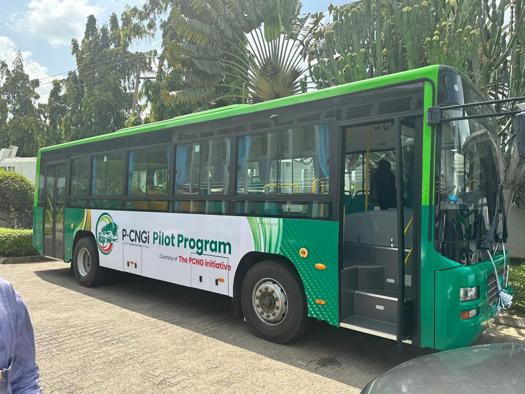 Read more about the article Finally, FG launches CNG buses for public transportation