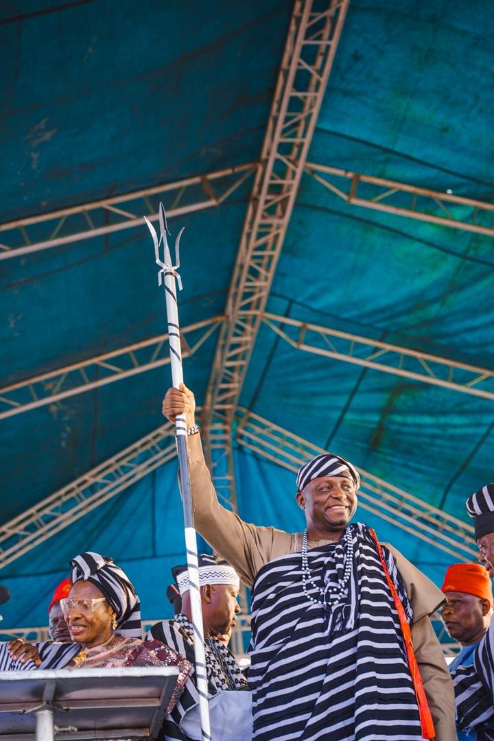 You are currently viewing Tor Tiv Confers Prestigious Chieftaincy Title on APC National Chairman and Wife